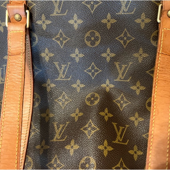 LOUIS VUITTON Monogram Canvas Sac
Shopping Tote - Picture 15 of 16